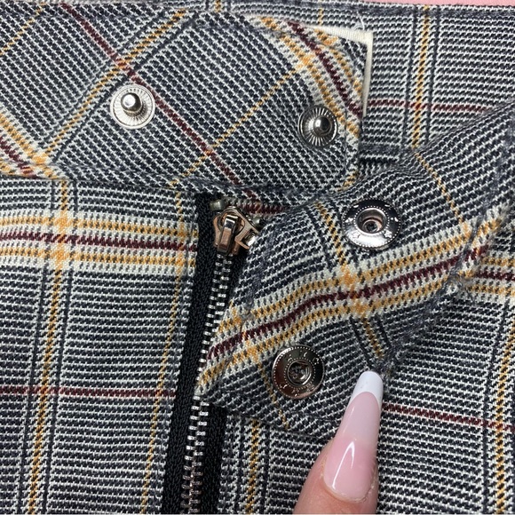 Plaid PacSun Mini Skirt with Zipper & Snaps - Picture 9 of 12